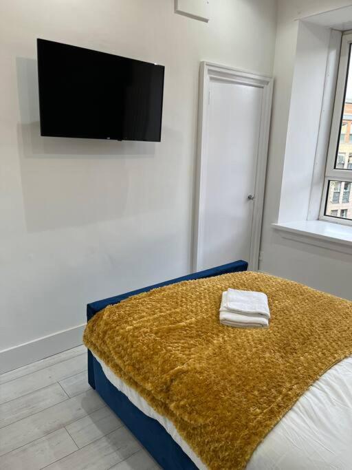 Cheerful 2 Bedroom Homely Apartment, Sleeps 4 Guest Comfy, 1X Double Bed, 2X Single Beds, Parking, Free Wifi, Suitable For Business, Leisure Guest,Glasgow, Glasgow West End, Near City Centre Exterior foto